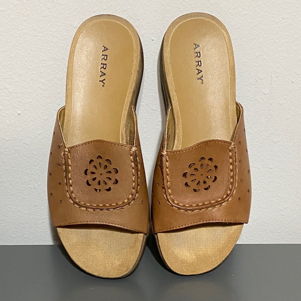Array Women's tan Brown leather Perforated Mules Sandals size 8